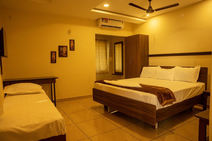 Room 5 of 7
