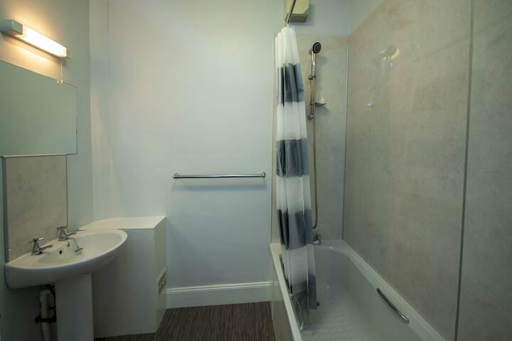 Room 83 of 132
