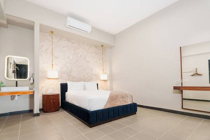 Room 6 of 32