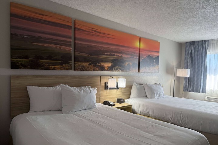 2 Queen Beds (8 of 9)