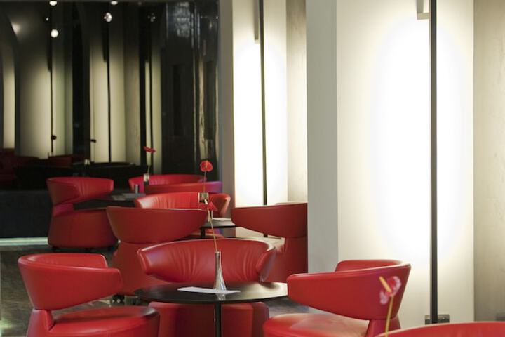 Lounge 54 of 67