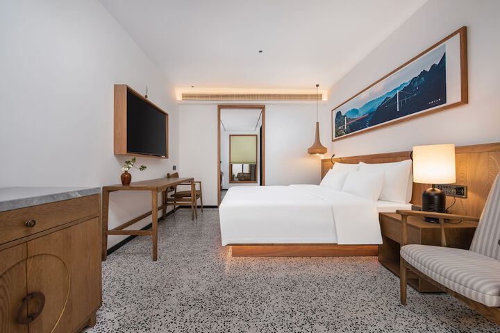 Room 11 of 40