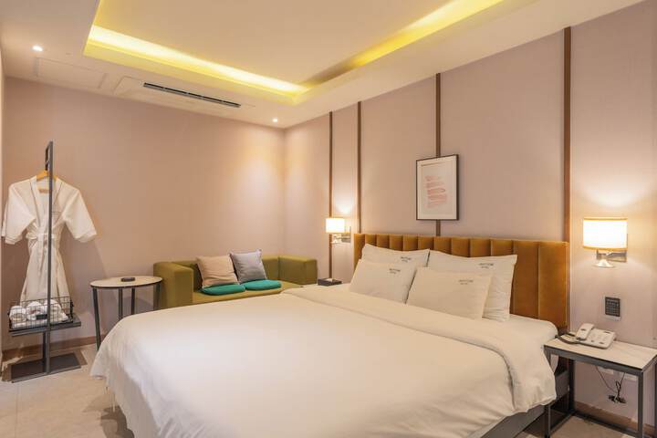 Room 5 of 54