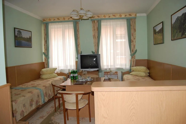 Room 3 of 8