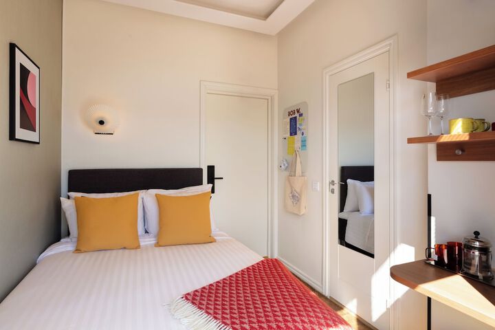 Room 6 of 37