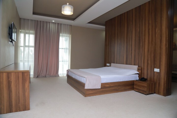 Room 12 of 27