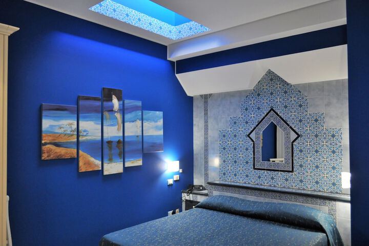 Room 16 of 40