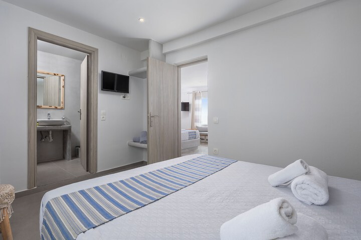 Room 34 of 110