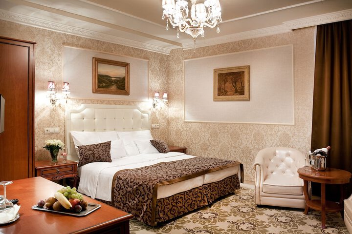 Room 10 of 40