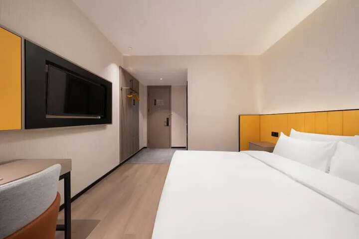 Room 2 of 6