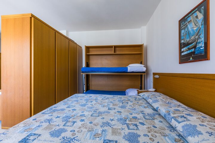 Room 9 of 49