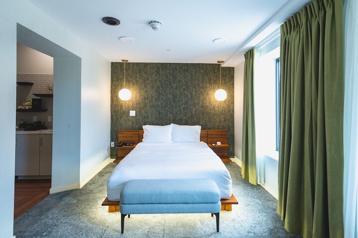 Room 9 of 18