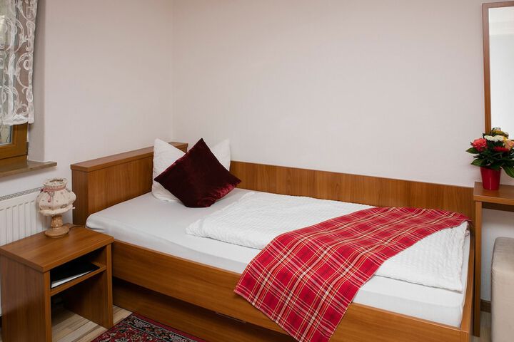 Room 2 of 35