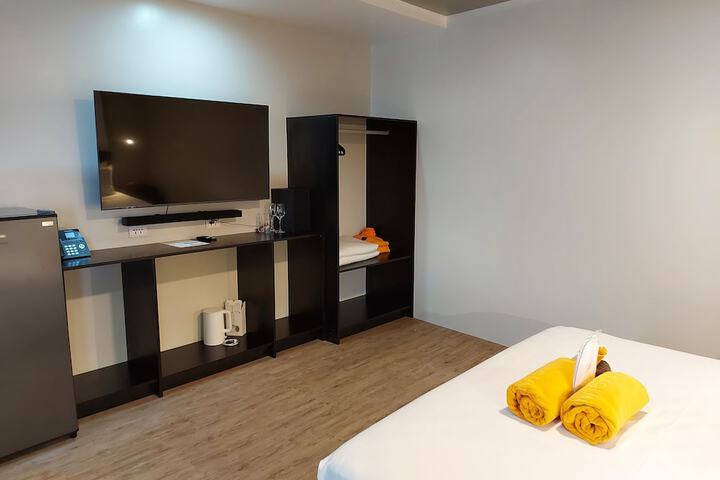 Room 95 of 403