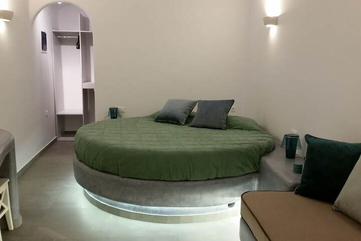 Room 4 of 84