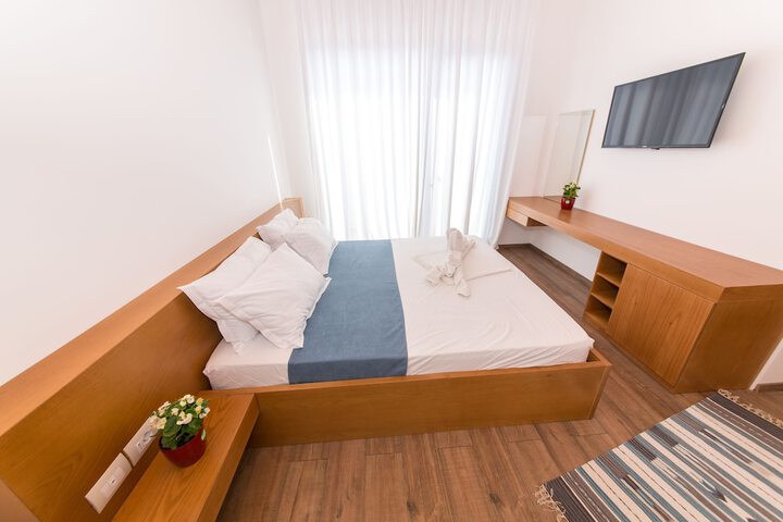 Room 6 of 46