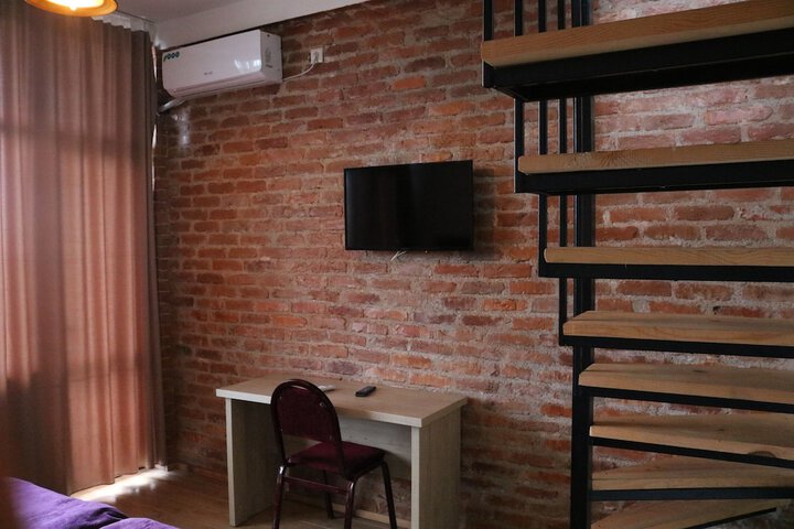 Room 11 of 28