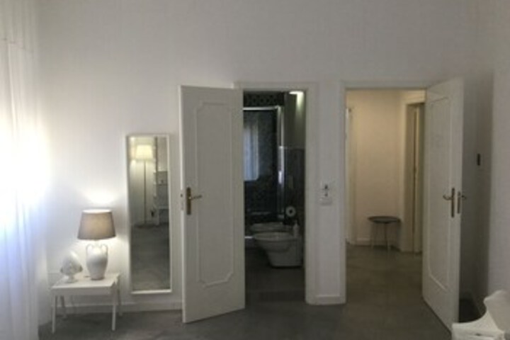 Room 28 of 33