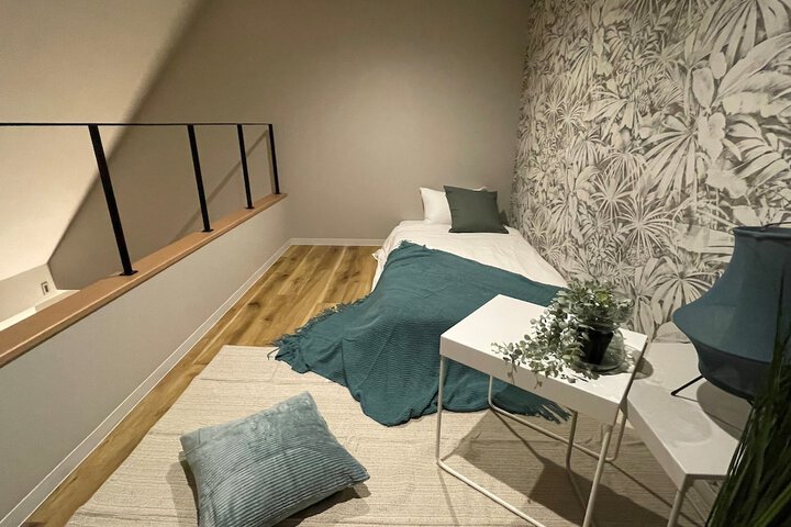 Room 12 of 18