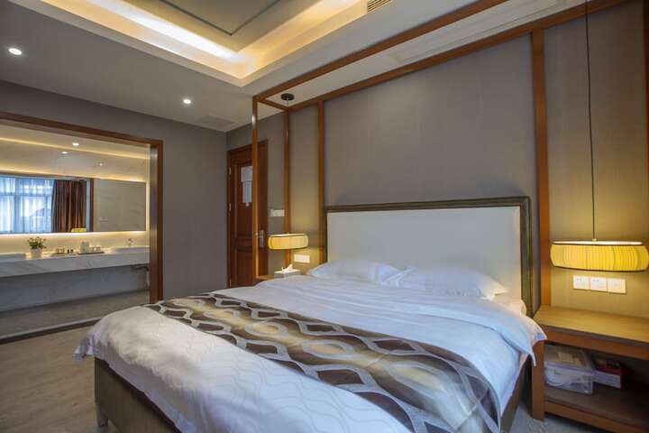 Room 4 of 43