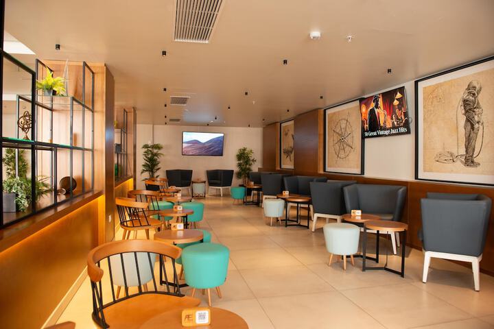 Lounge 226 of 313