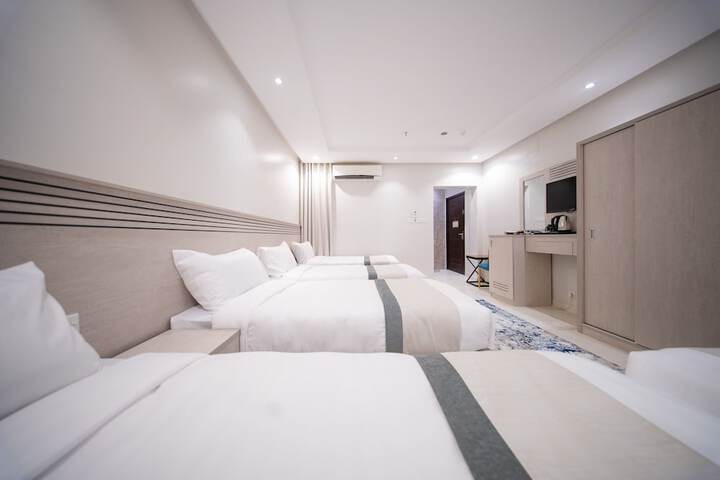 Room 35 of 64