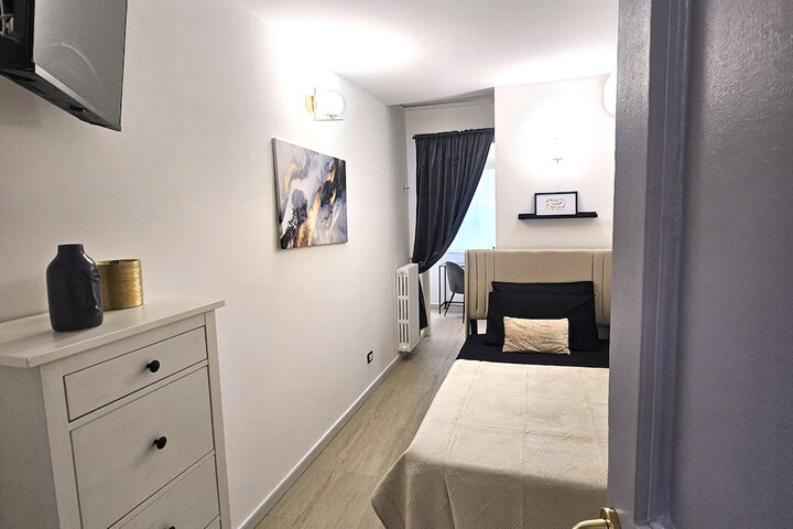 Room 7 of 16