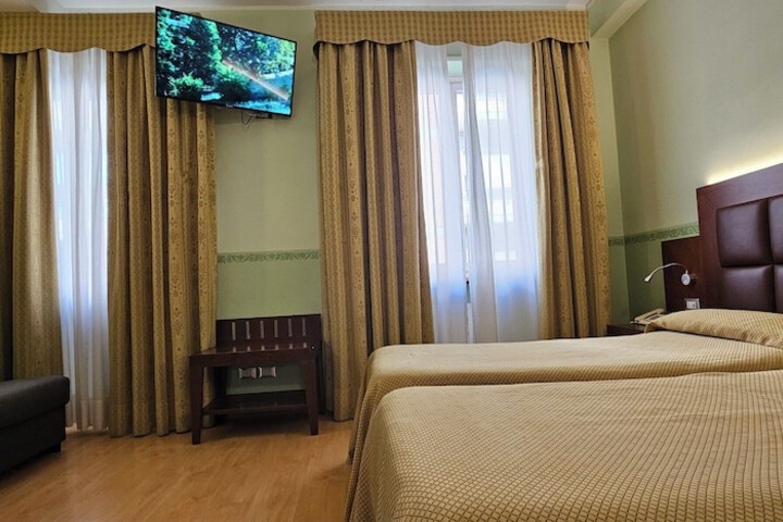Room 32 of 67