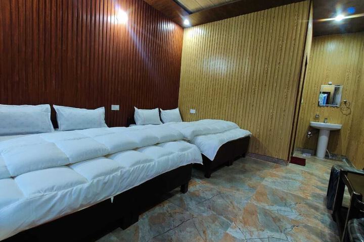 Room 9 of 20