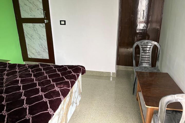 Room 5 of 20