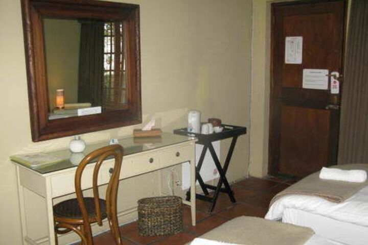 Room 10 of 27