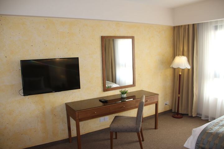 Room 8 of 33