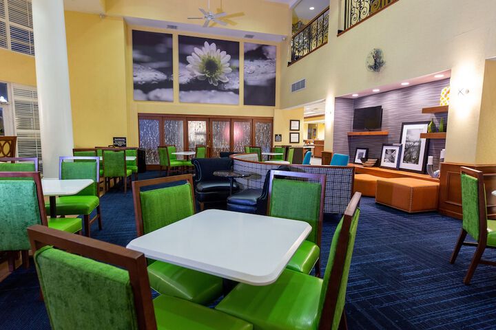 Lobby lounge