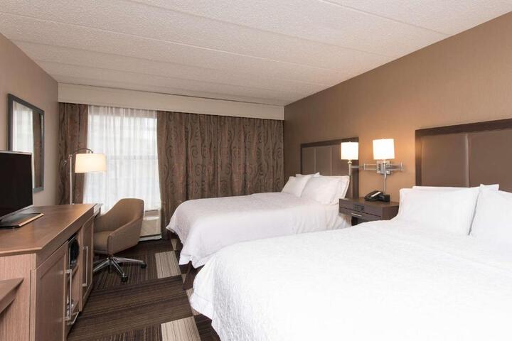 2 Queen Beds (6 of 9)