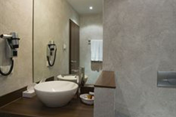 Room 2 of 20