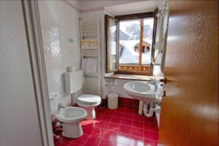 Room 8 of 16