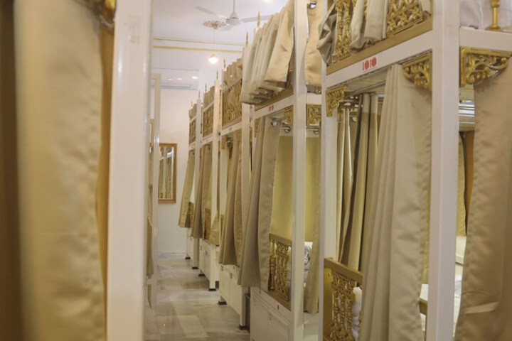 Room 8 of 15