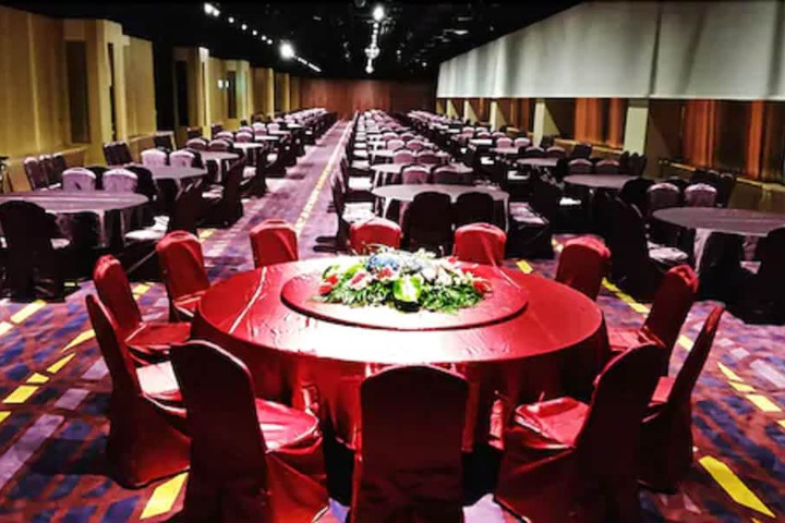 Ballroom/Hall 29 of 32