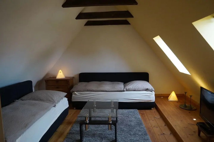 Room 4 of 19
