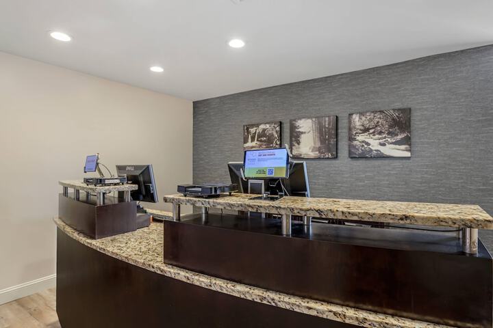 Entrance & Lobby