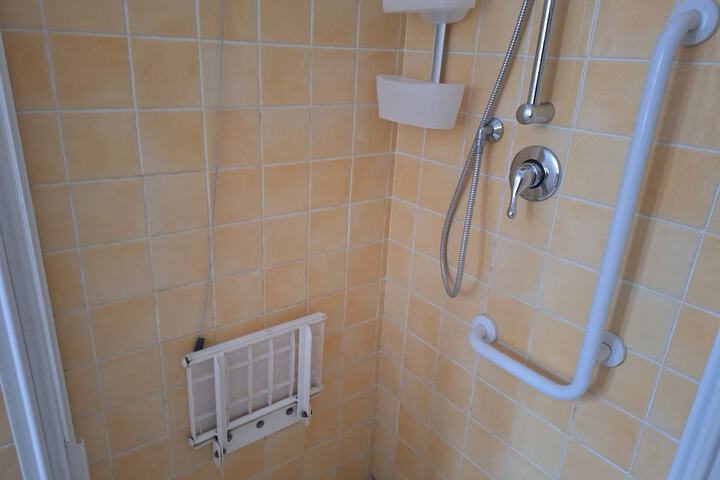 Room 12 of 20