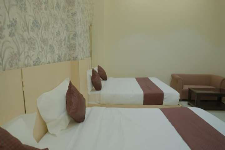 Room 27 of 61