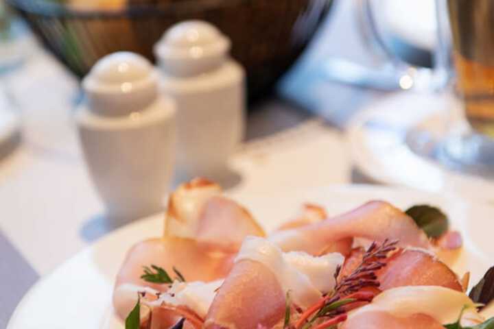 Dining 99 of 136