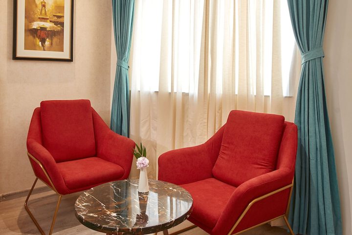Room 17 of 28