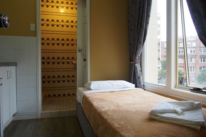 Room 19 of 52