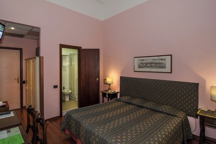 Room 33 of 85