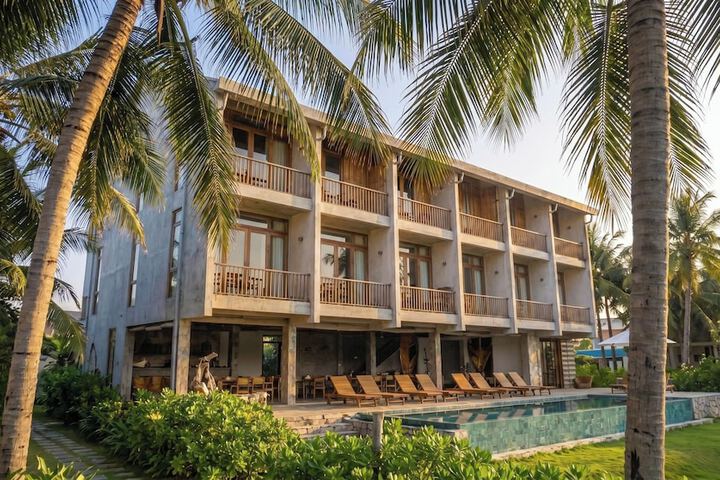 Hotel 5 of 6