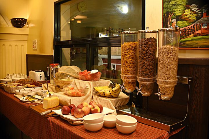Dining 83 of 101