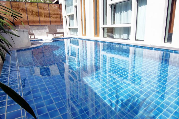 Pool 103 of 167