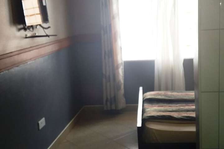 Room 8 of 22